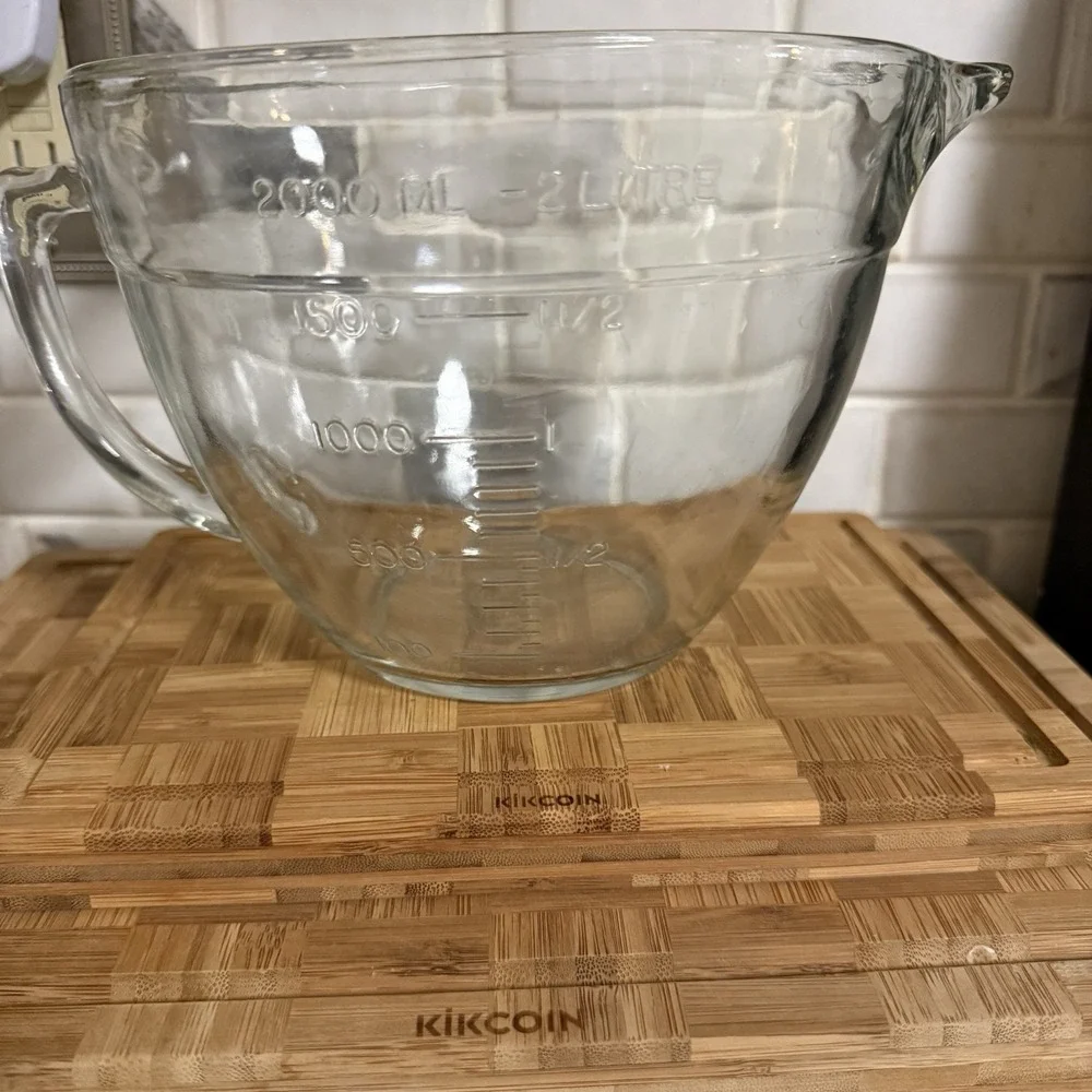 Anchor Hocking 8 Cup Clear Glass Liquid Measuring Cup w/ Handle Pour Spout